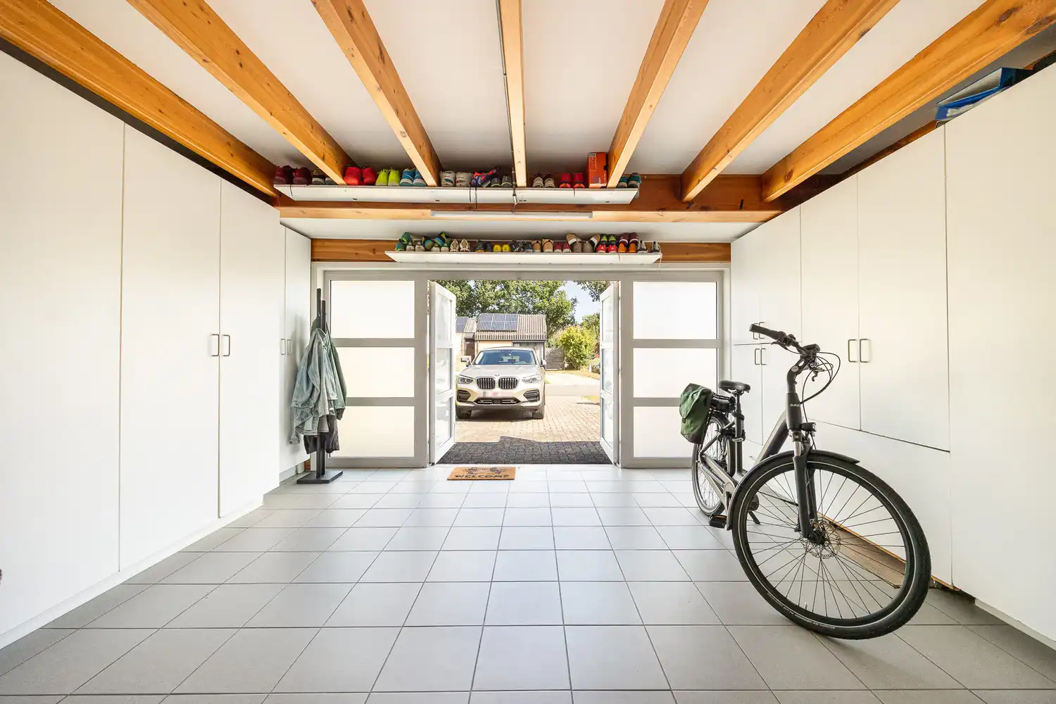 Karaktervolle villa met prachtige tuin en zwembad in doodlopende straat foto 38