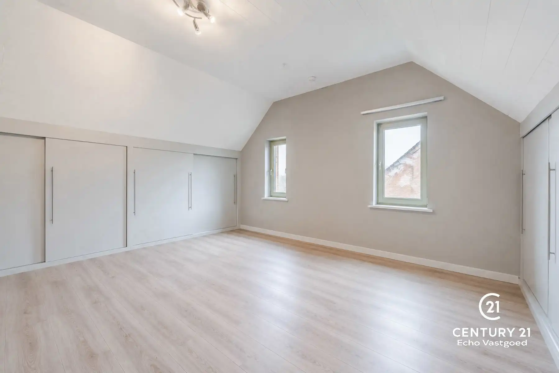 ruime woning met 4 slaapkamers op een fraai hoekperceel  foto 21
