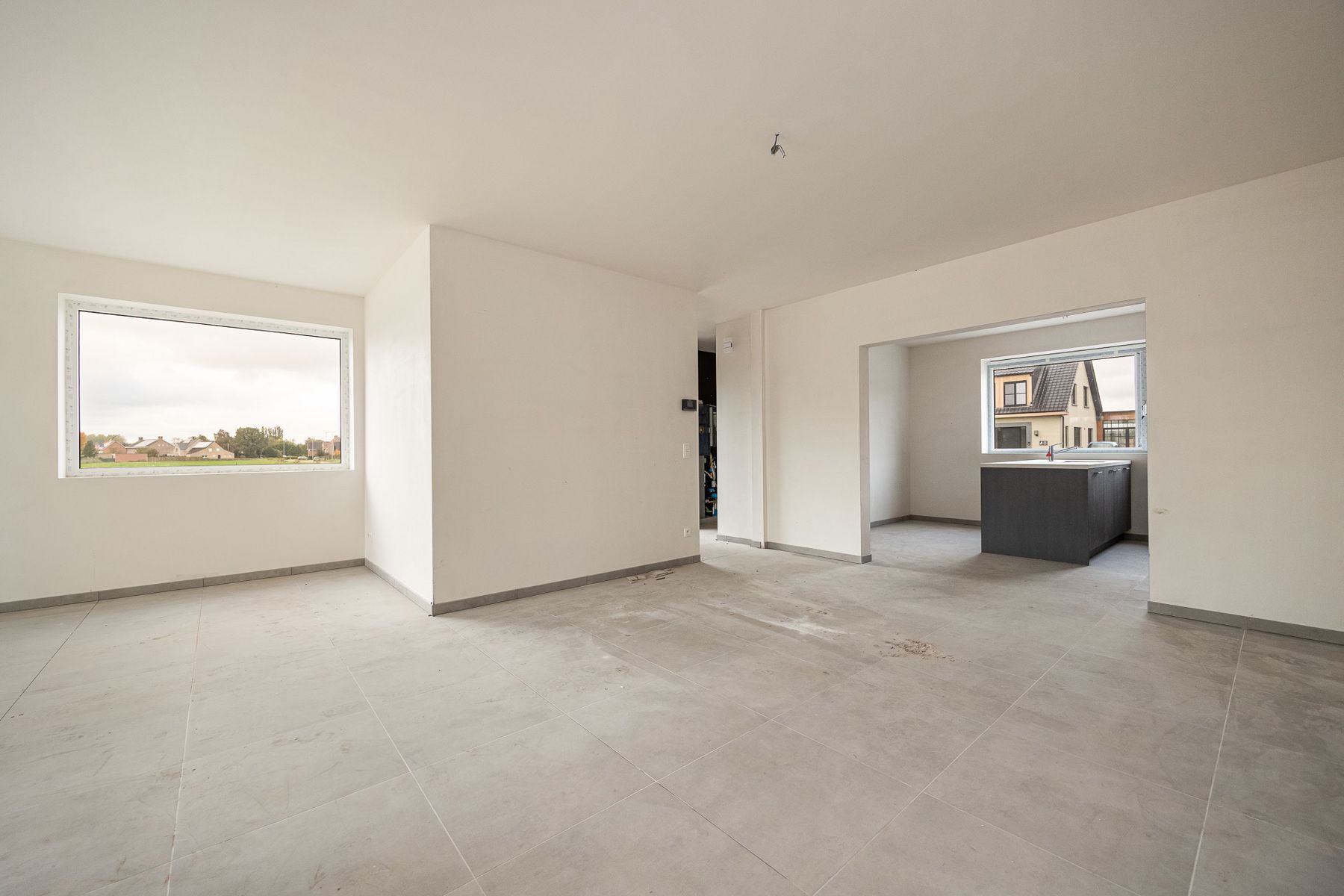 Halfopen woning met 3 slaapkamers en fietsenberging/carport op perceel van ca 540m² foto 8