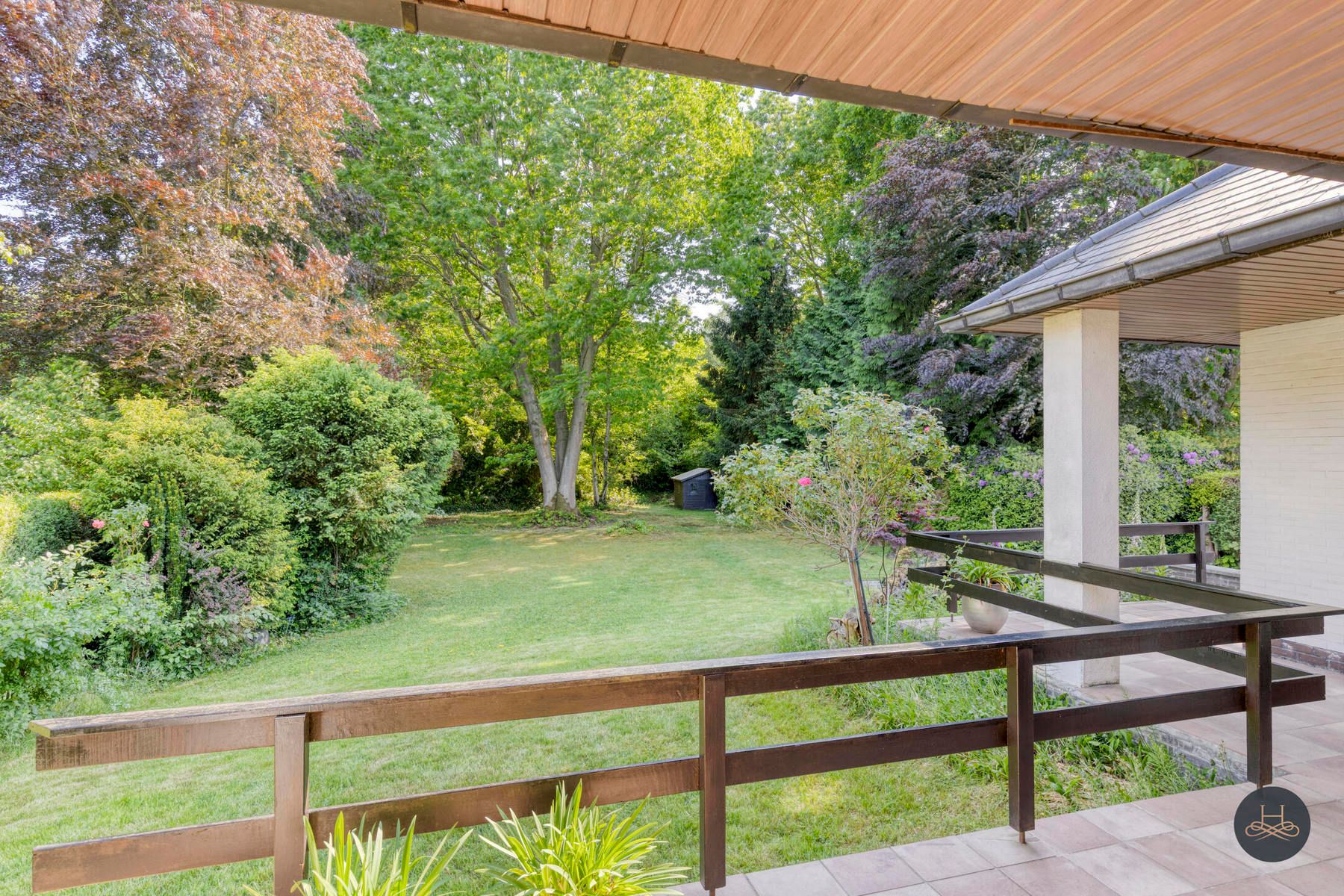 Verrassend ruime open woning met prachtige tuin foto 22