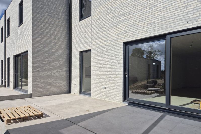 Hooglede: strakke halfopen nieuwbouwwoning met 3 slaapkamers, zuid-gerichte tuin, carport en berging op een perceel van 206 m², centrale ligging. foto 7