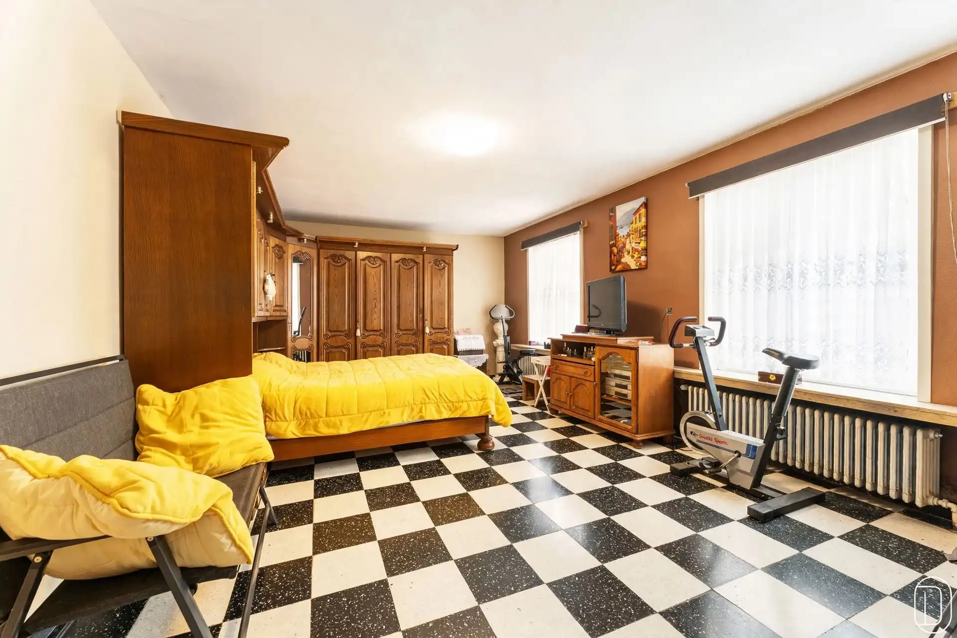Ruime woning met tuin en handelsgelijkvloers foto 9