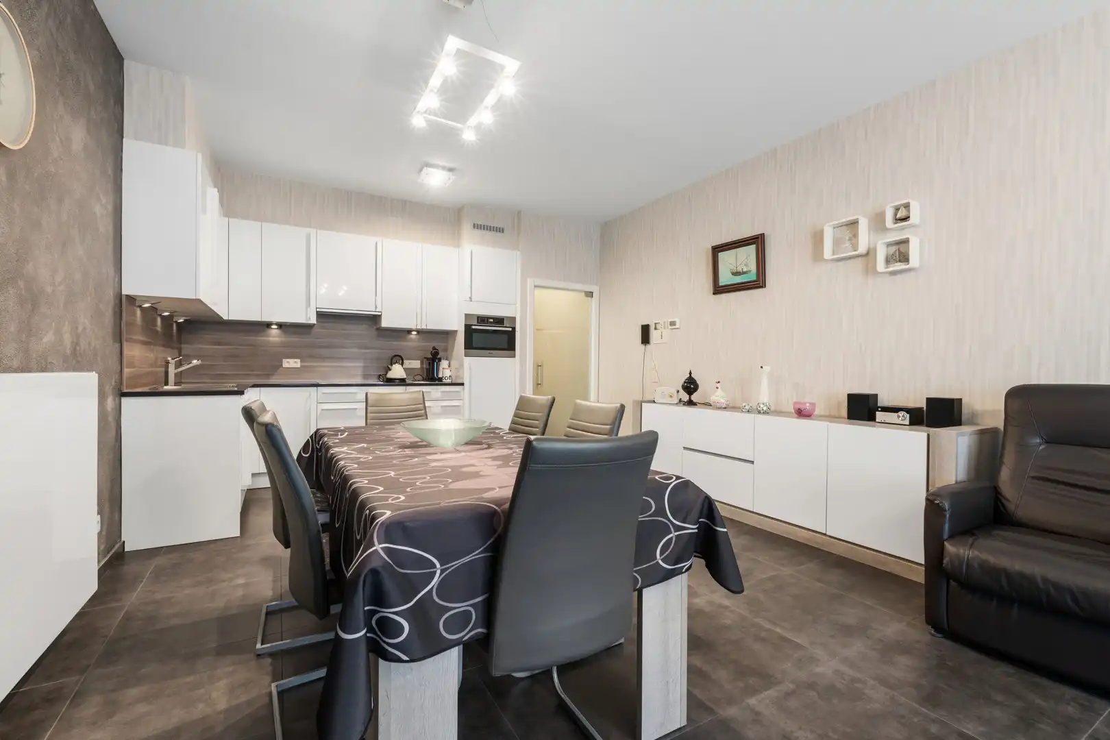 Instapklaar gelijkvloers appartement met ruim terras foto 6