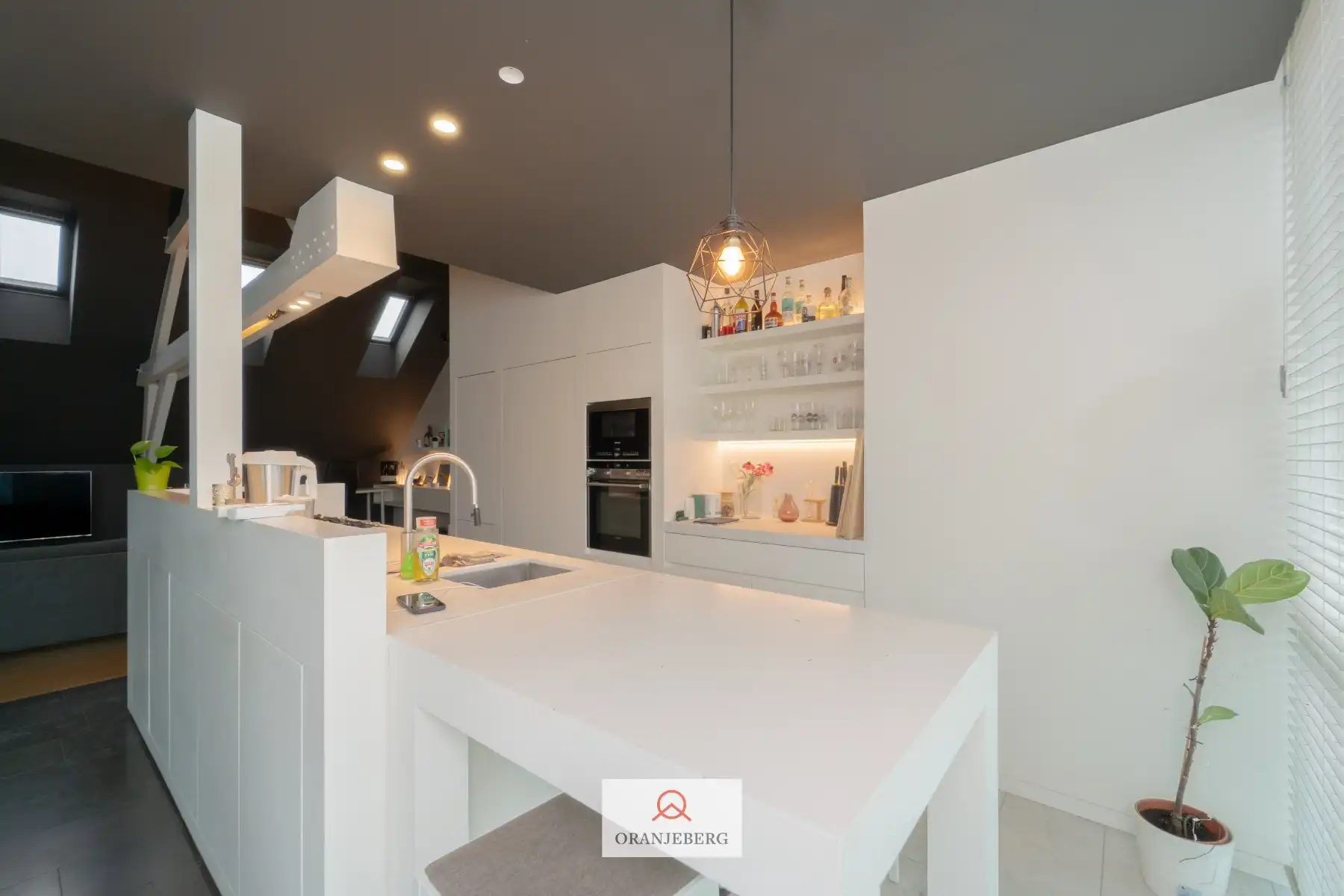 Zalige exclusieve penthouse met zuidgericht terras en uniek zicht op de torens! foto 3