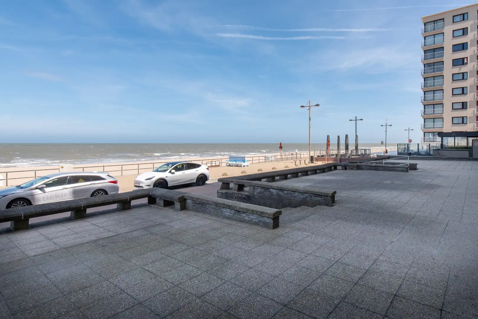 Instapklaar appartement op het gelijkvloers met prachtig zicht op zee. Gelegen aan de Zeedijk, op een toplocatie aan het strand. foto 18