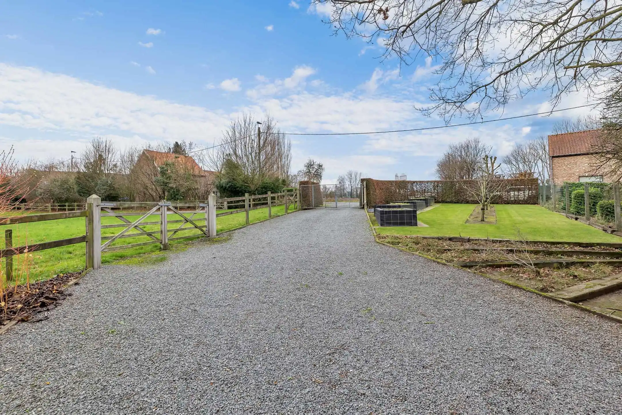 Exclusief landhuis met binnenzwembad en stallingen foto 11