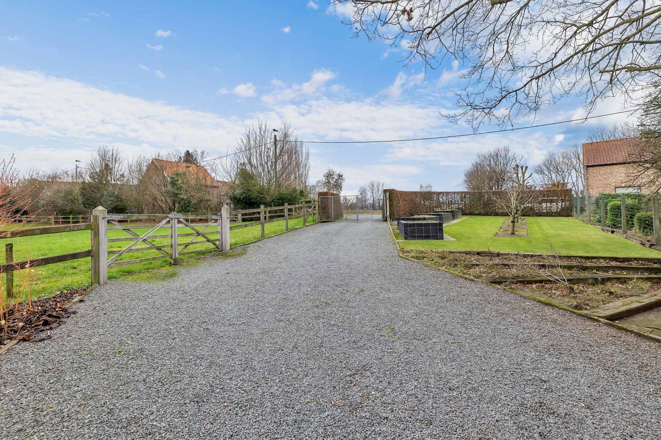 Exclusief landhuis met binnenzwembad en stallingen foto 11