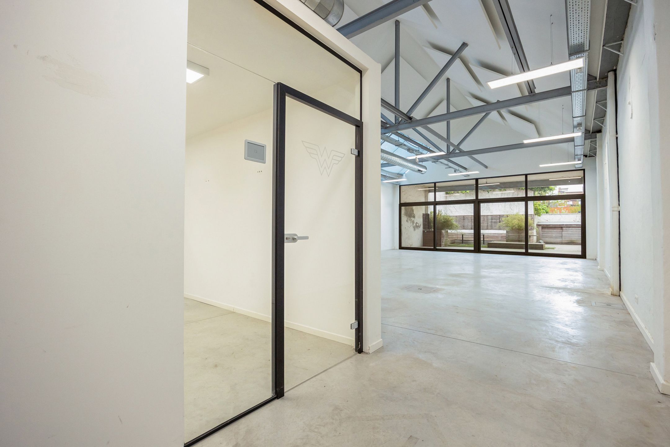 Karaktervol kantoor te koop te Merksem foto 4