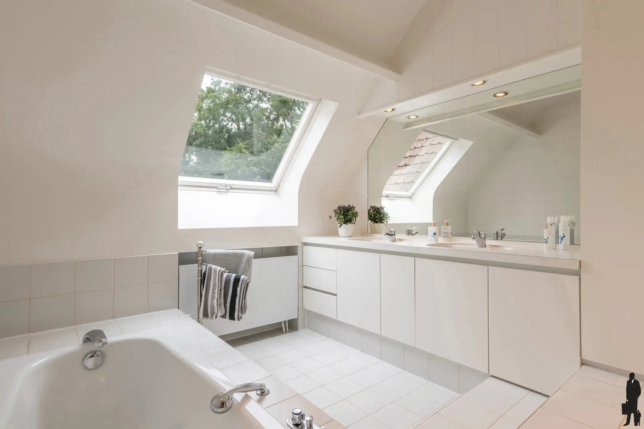 Villa met kantoor en 5 slpk. in groene rand van Turnhout foto 27