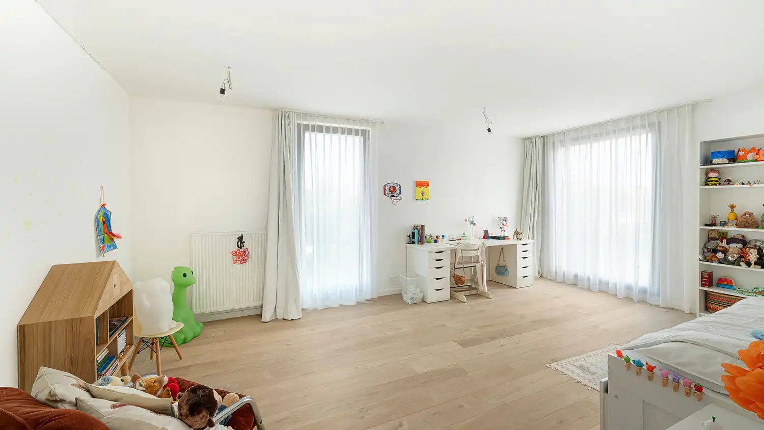 Grote moderne villa met zwembad op uitzonderlijk groot perceel. foto 14
