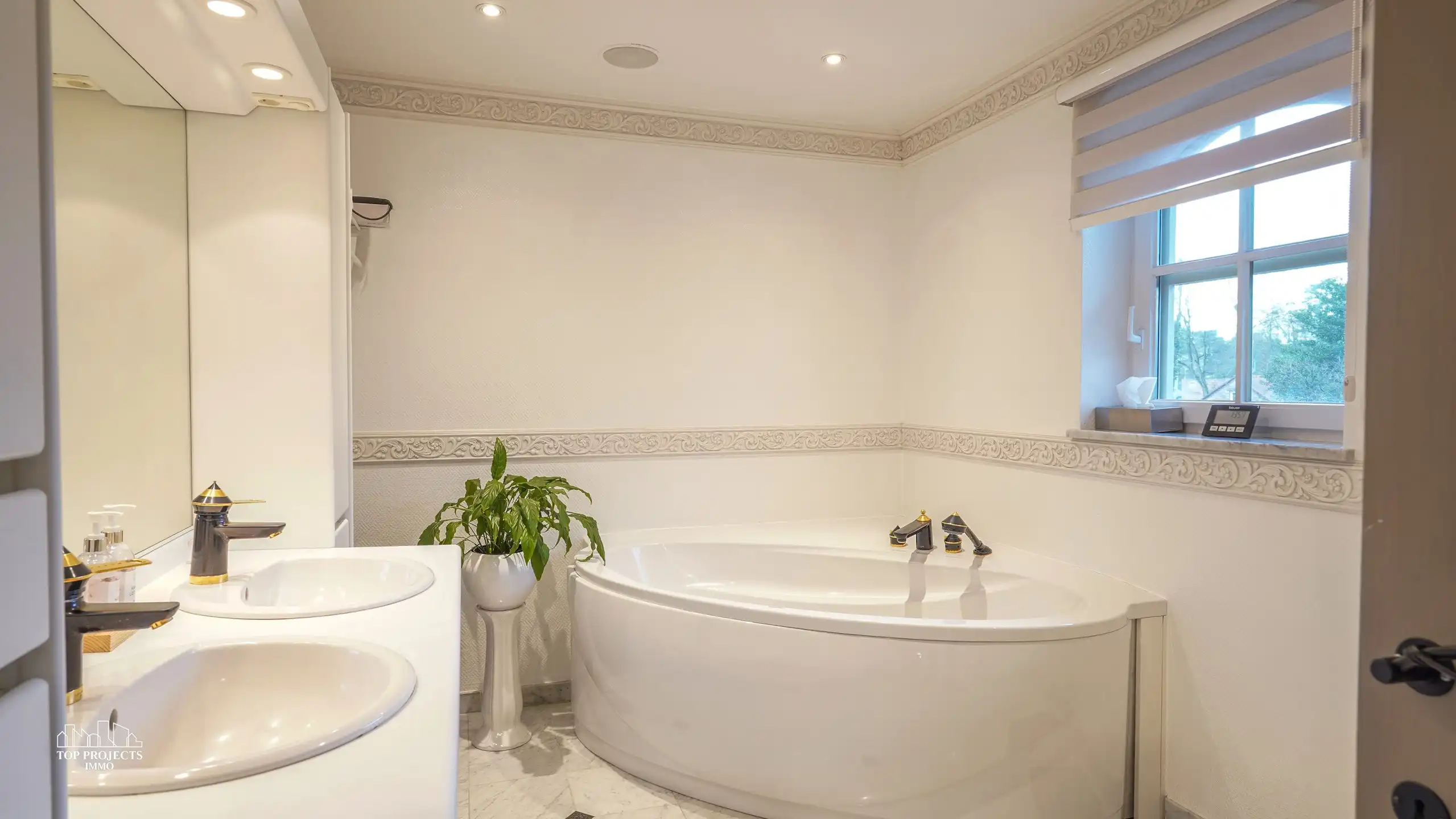 Statige villa met een tijdloos karakter en majestueuze uitstraling foto 19