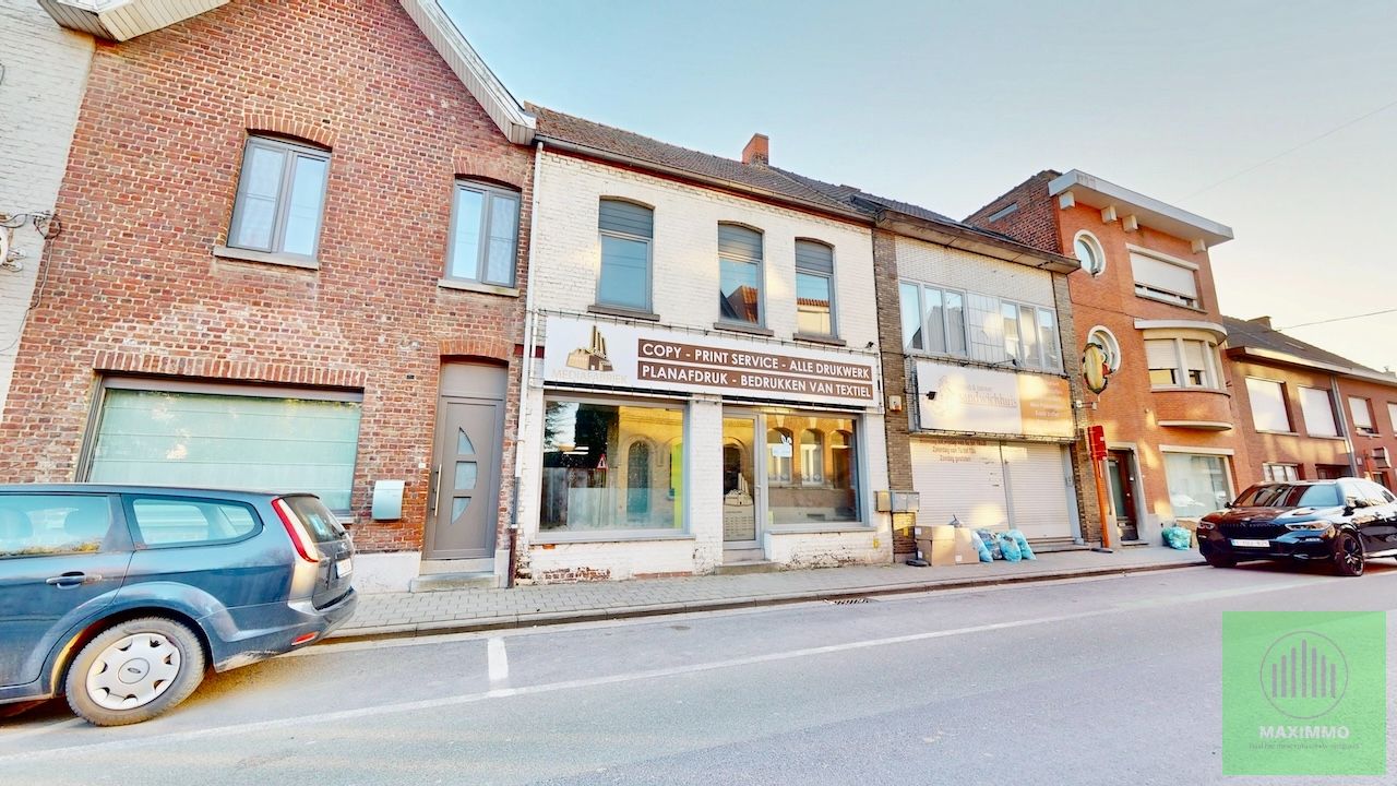 TE KOOP: Handelspand met magazijn én mogelijkheid tot woonst in hartje Lauwe! foto {{pictureIndex}}