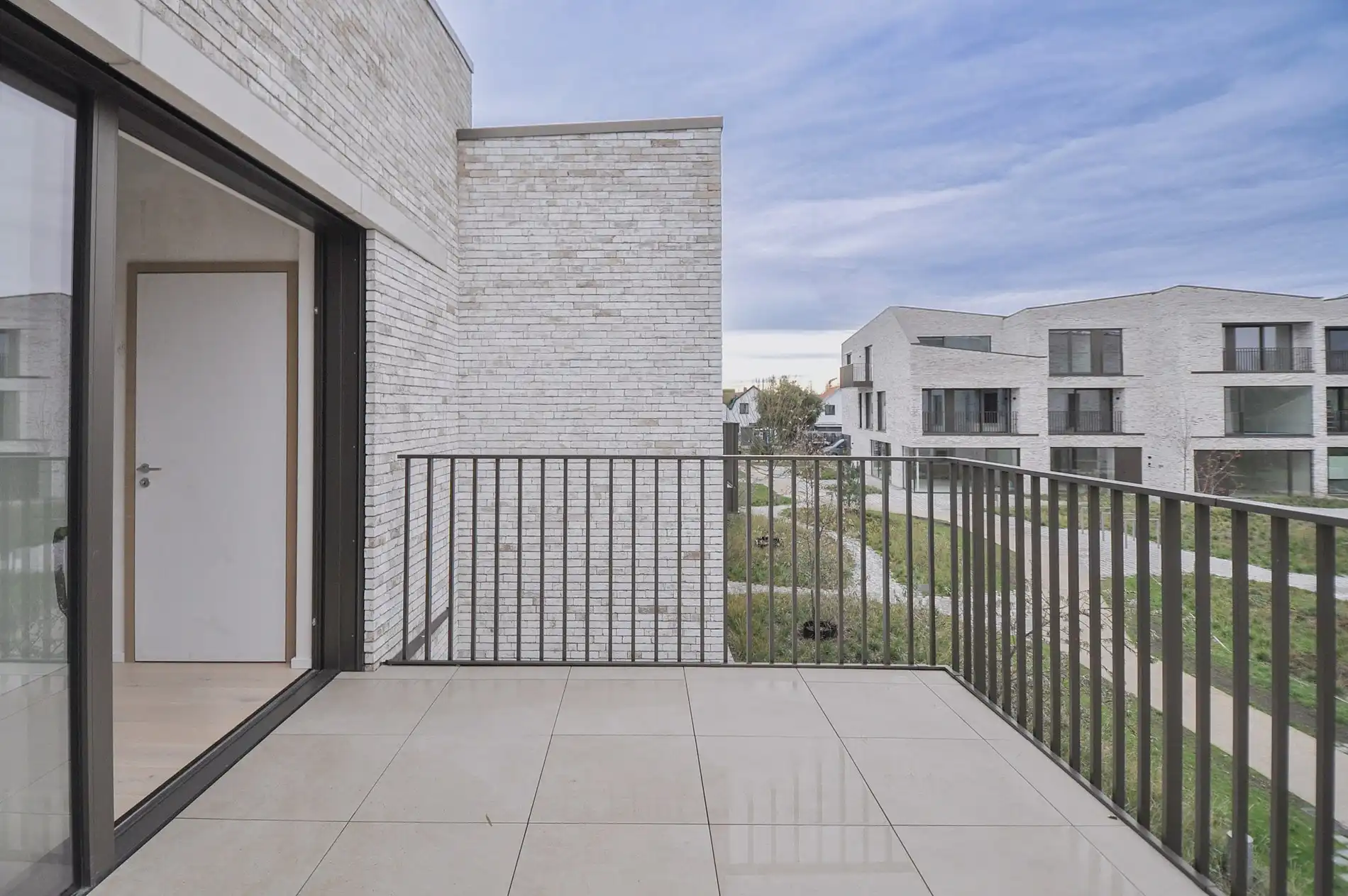 Nieuwbouw BEN-woning(bijna energie neutrale woning) in een autovrije, groene omgeving. foto 4