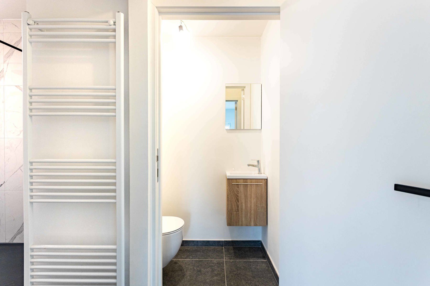 Erg ruim appartement met groot terras! foto 9