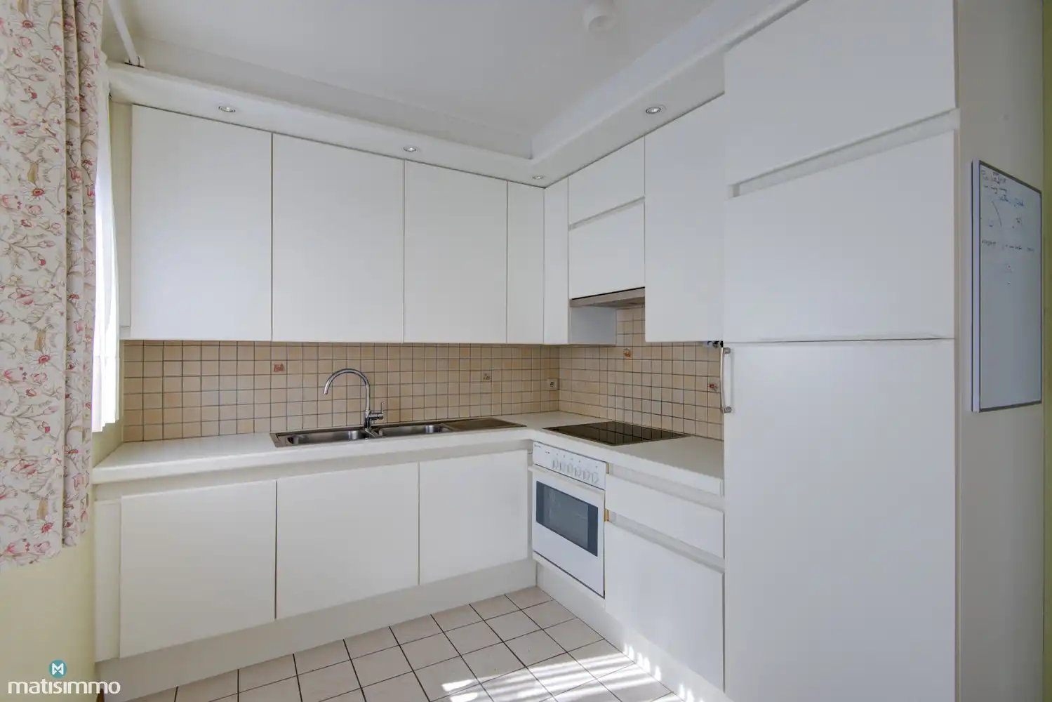 RUIM APPARTEMENT MET 2 SLAAPKAMERS, 2 TERRASSEN, KELDERBERGING EN ONDERGRONDSE AUTOSTAANPLAATS IN BILZEN-CENTRUM foto 6