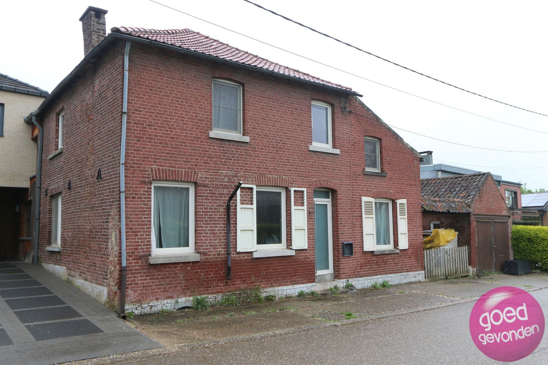 TE RENOVEREN WONING met STALHUIS - HOB - TUIN - TERRAS  foto 2