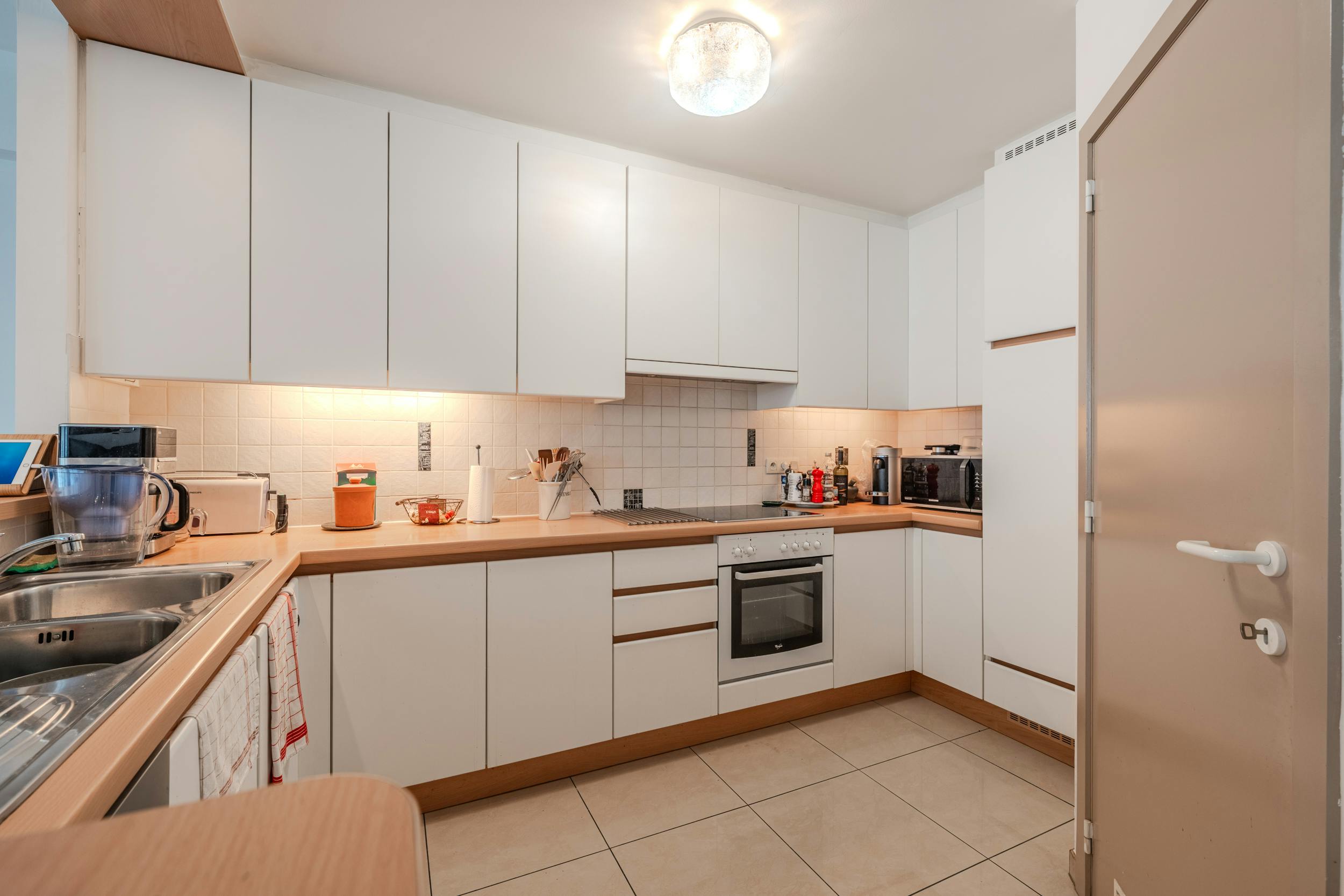 Appartement te koop met zijdelings zeezicht te Oostende foto 6