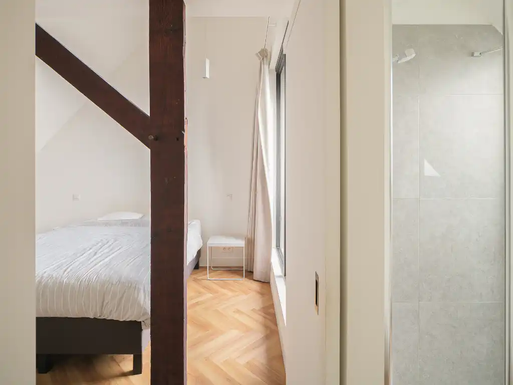 Instaplaar duplex-appartement met 1 slaapkamer en terras op een zeer gegeerde locatie – Sint-Pietersplein. foto 4