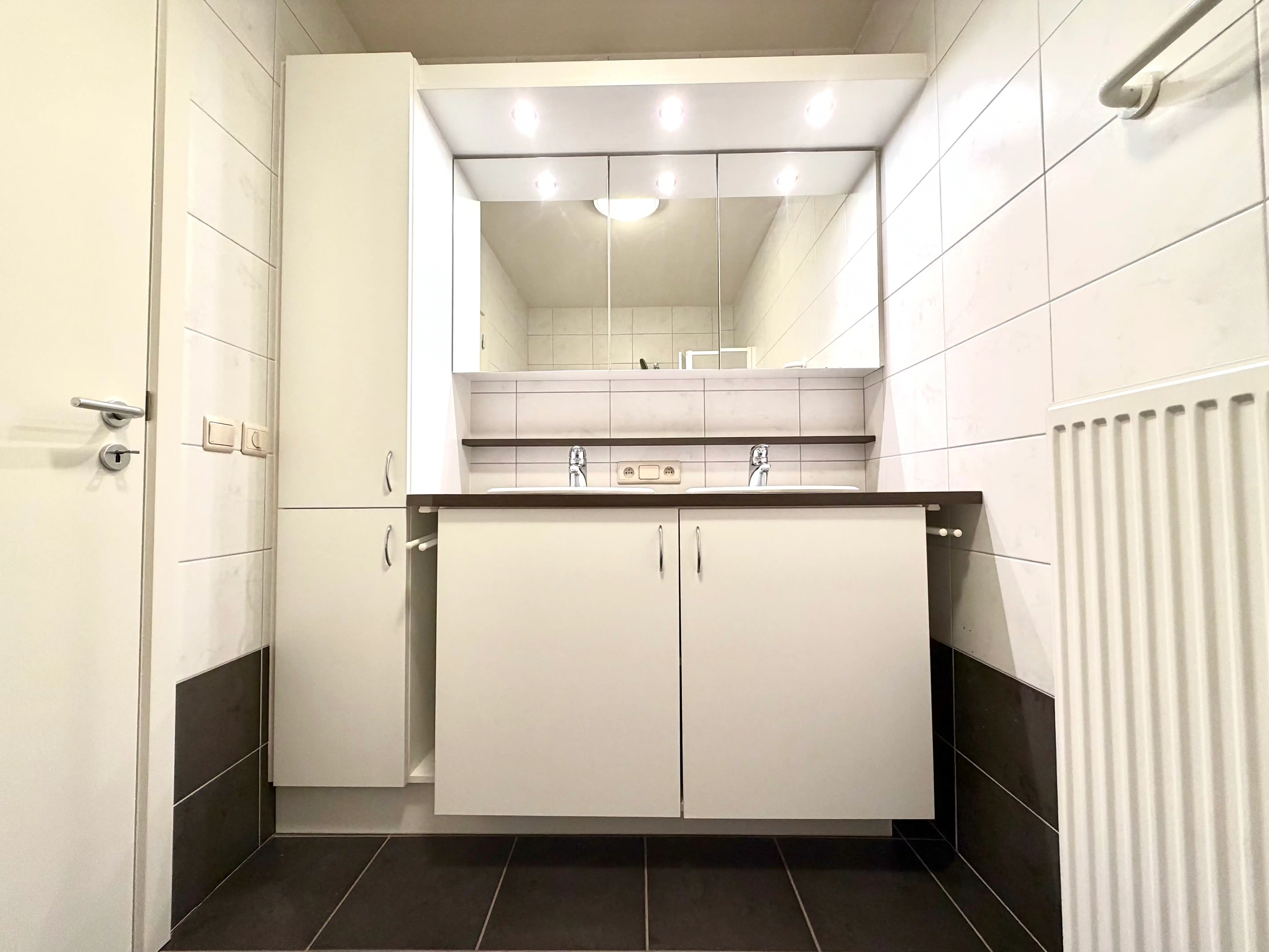 Ruim appartement met drie slaapkamers te huur in Evergem foto 9