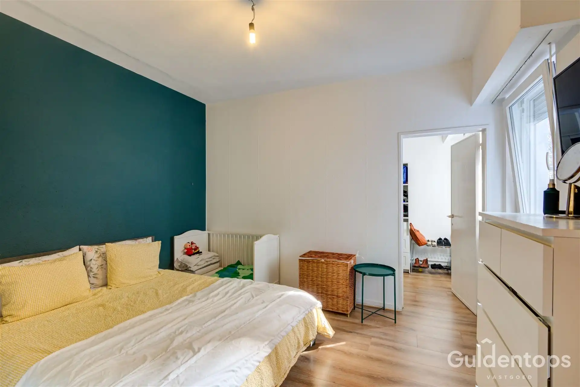 zeer goed gelegen ruim 2 slaapkamerappartement mét tuin foto 18