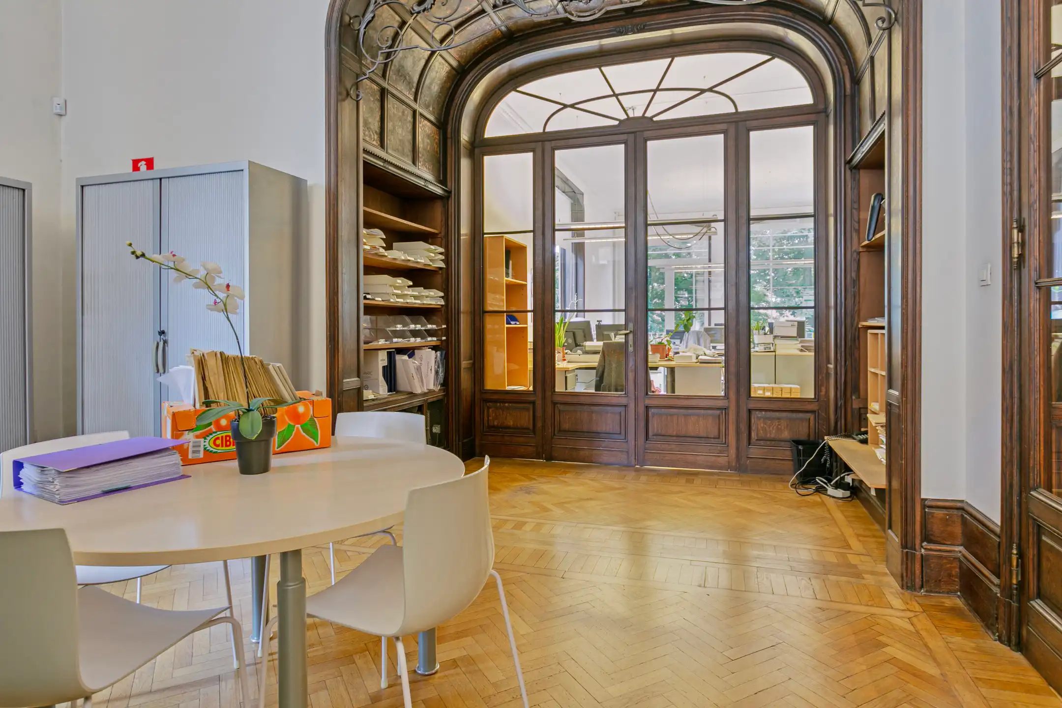 ANTWERPEN - Majestueus gebouw met parking foto 3