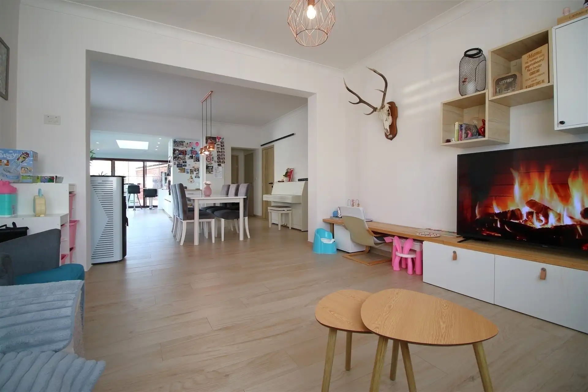 Gerenoveerde woning met 4 slaapkamers foto 3