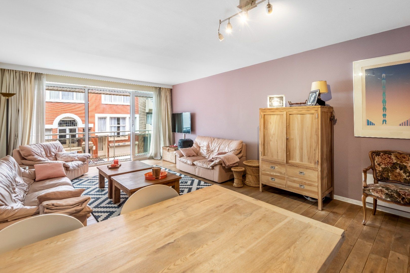 Appartement met zijdelings zeezicht  en zicht op de Kustlaan en met een ruim terras. foto 5
