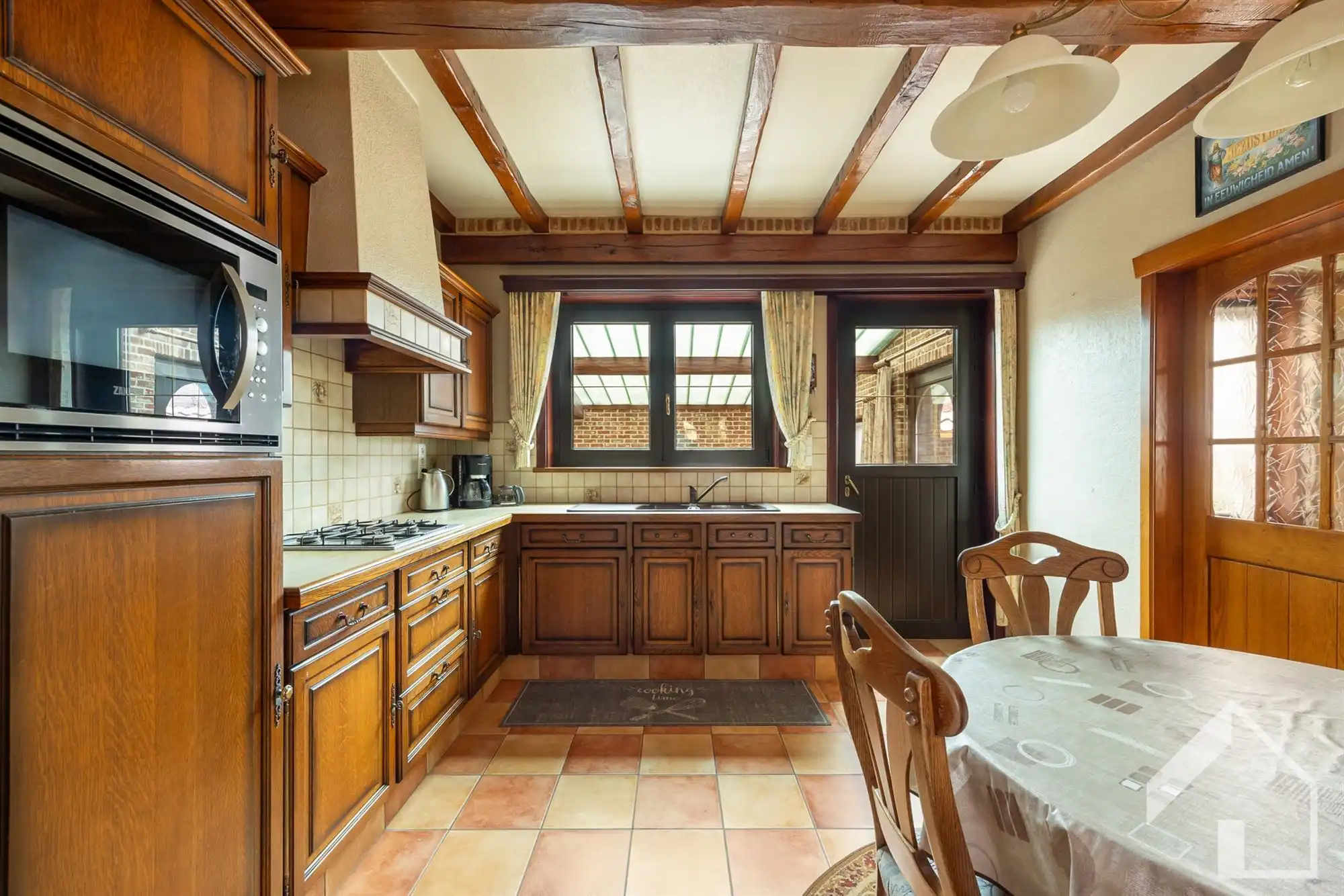 Woning met veel potentieel op een aangename locatie! foto 9