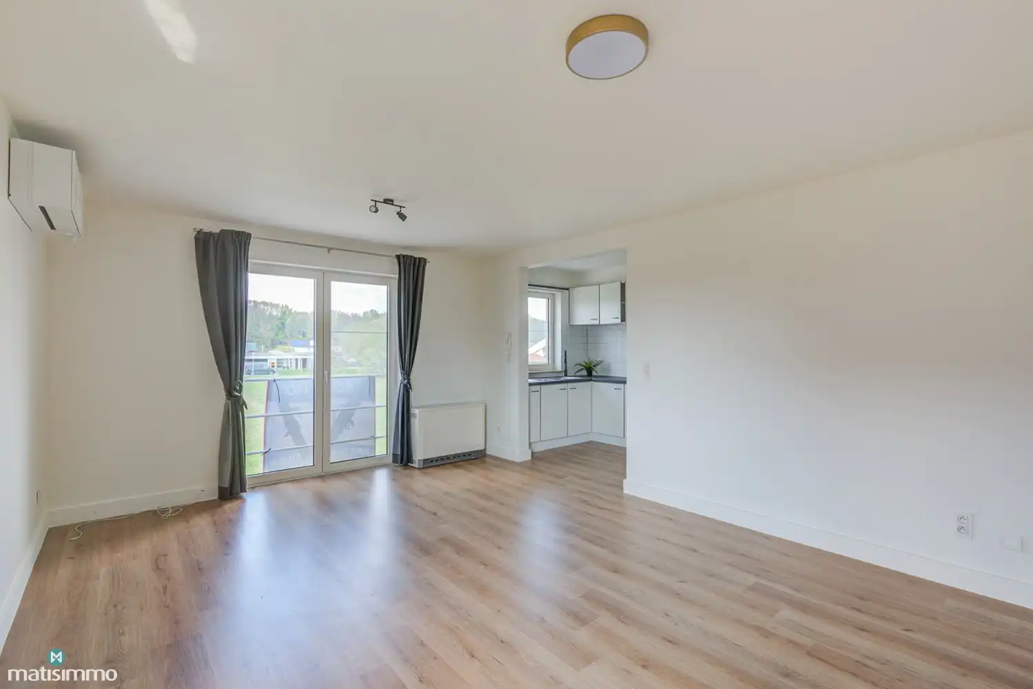 DUPLEXAPPARTEMENT MET AUTOSTAANPLAATS, GARAGEBOX EN KELDERBERGING NABIJ CENTRUM BILZEN foto 6