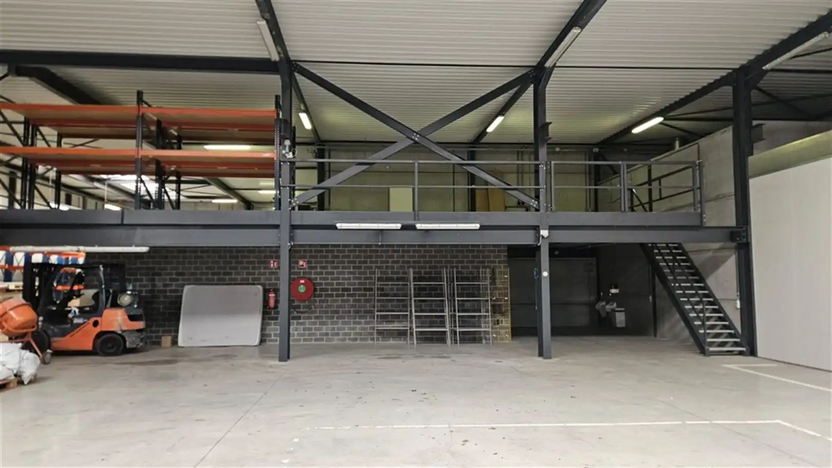 Magazijn op zichtlocatie langs E17 foto 3