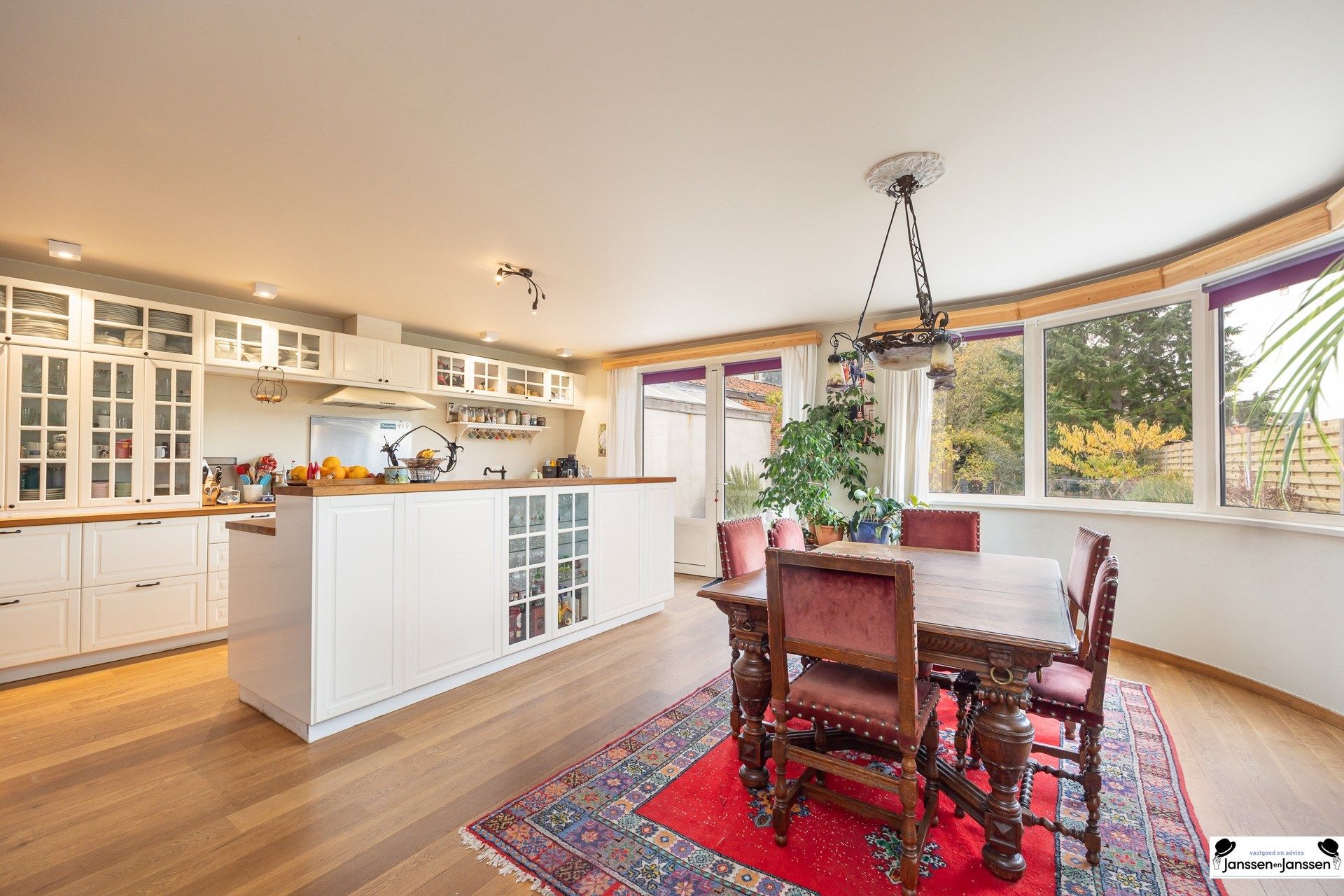 Prachtig gerenoveerde woning met 3 slaapkamers en groene tuin in Ekeren! foto 11