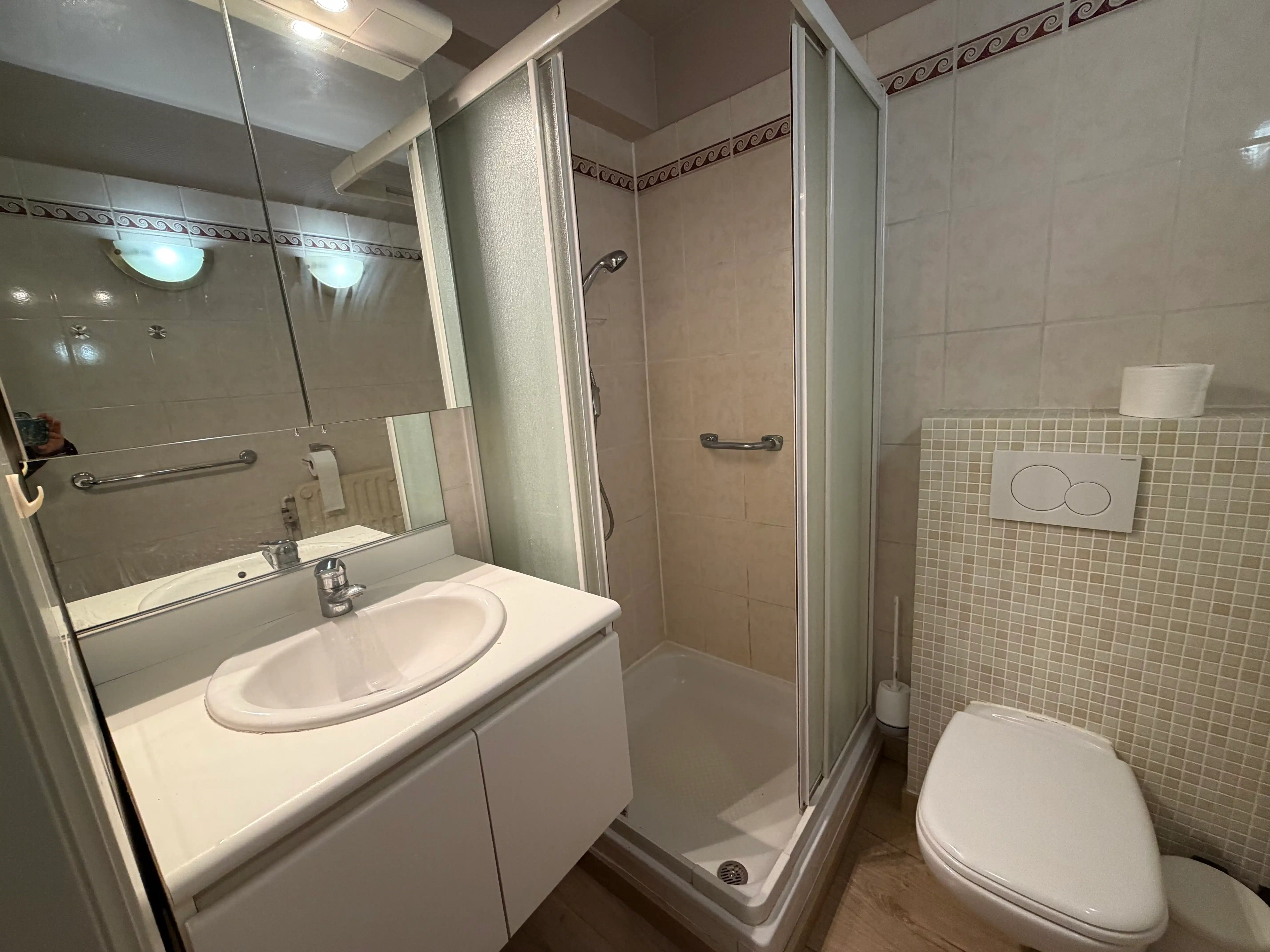Goed onderhouden appartement met twee slaapkamers gelegen in een residentiële wijk. In een gebouw met lift. foto 11