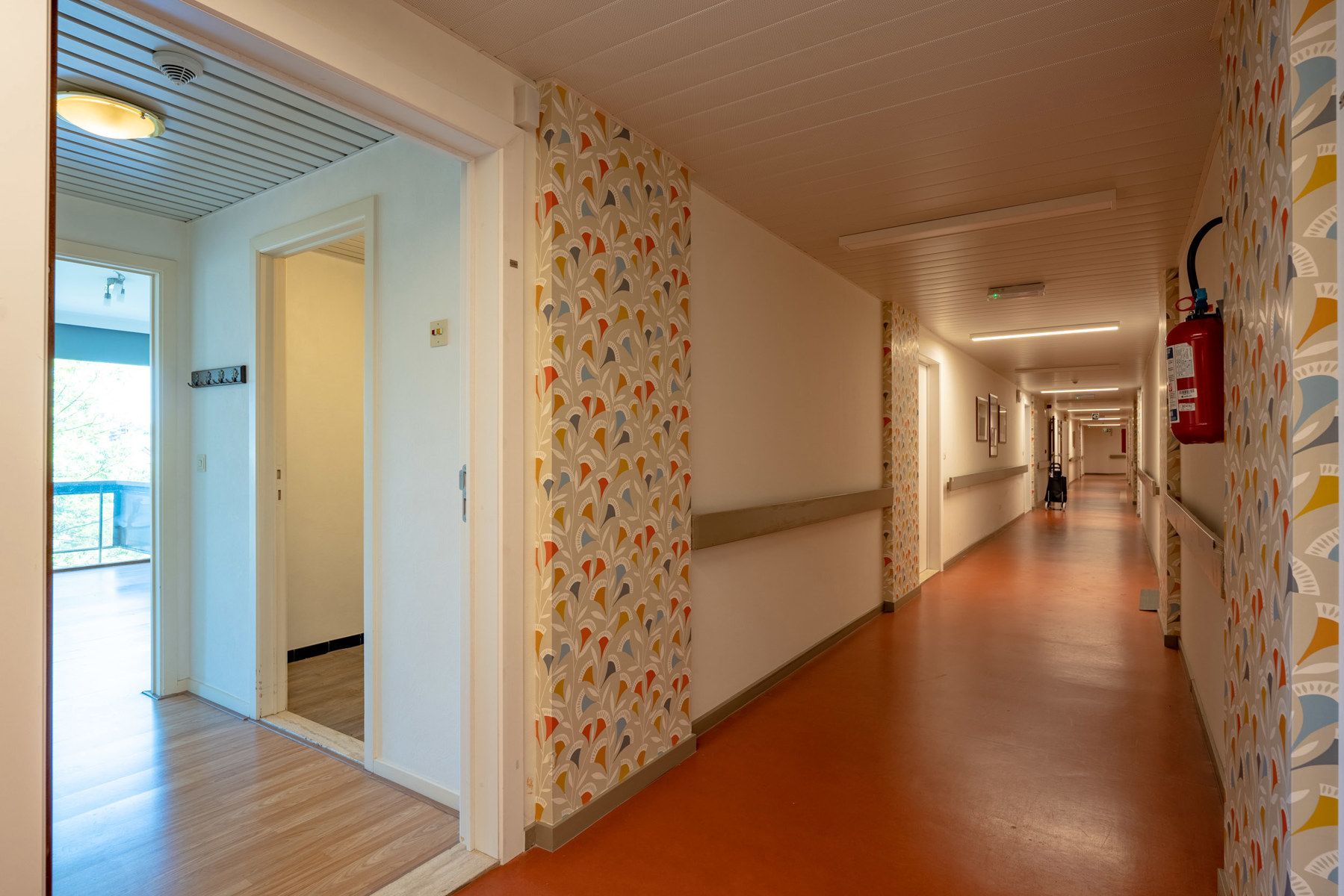 Degelijke serviceflat met terras in Residentie LINDENHOF foto 5