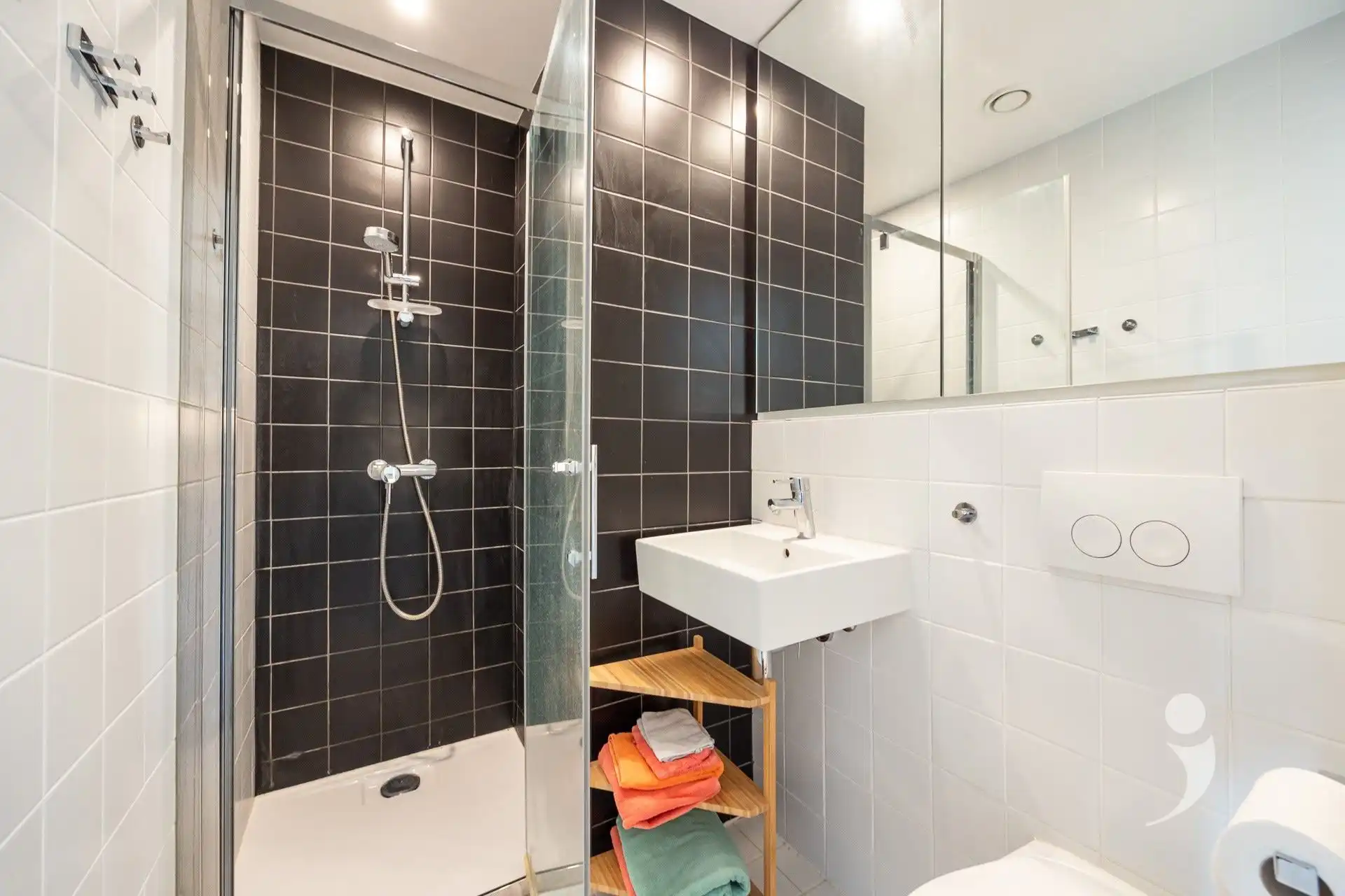 Luxueuze studentenkamer met eigen sanitair en terras foto 9