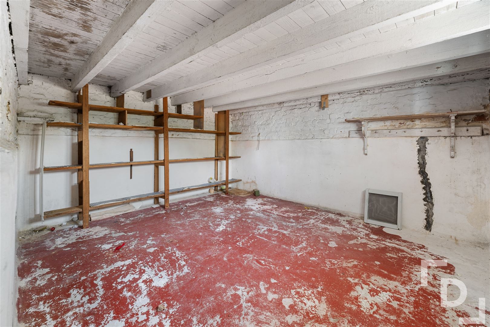 Ruime te renoveren woning te koop in Geluveld. foto 24