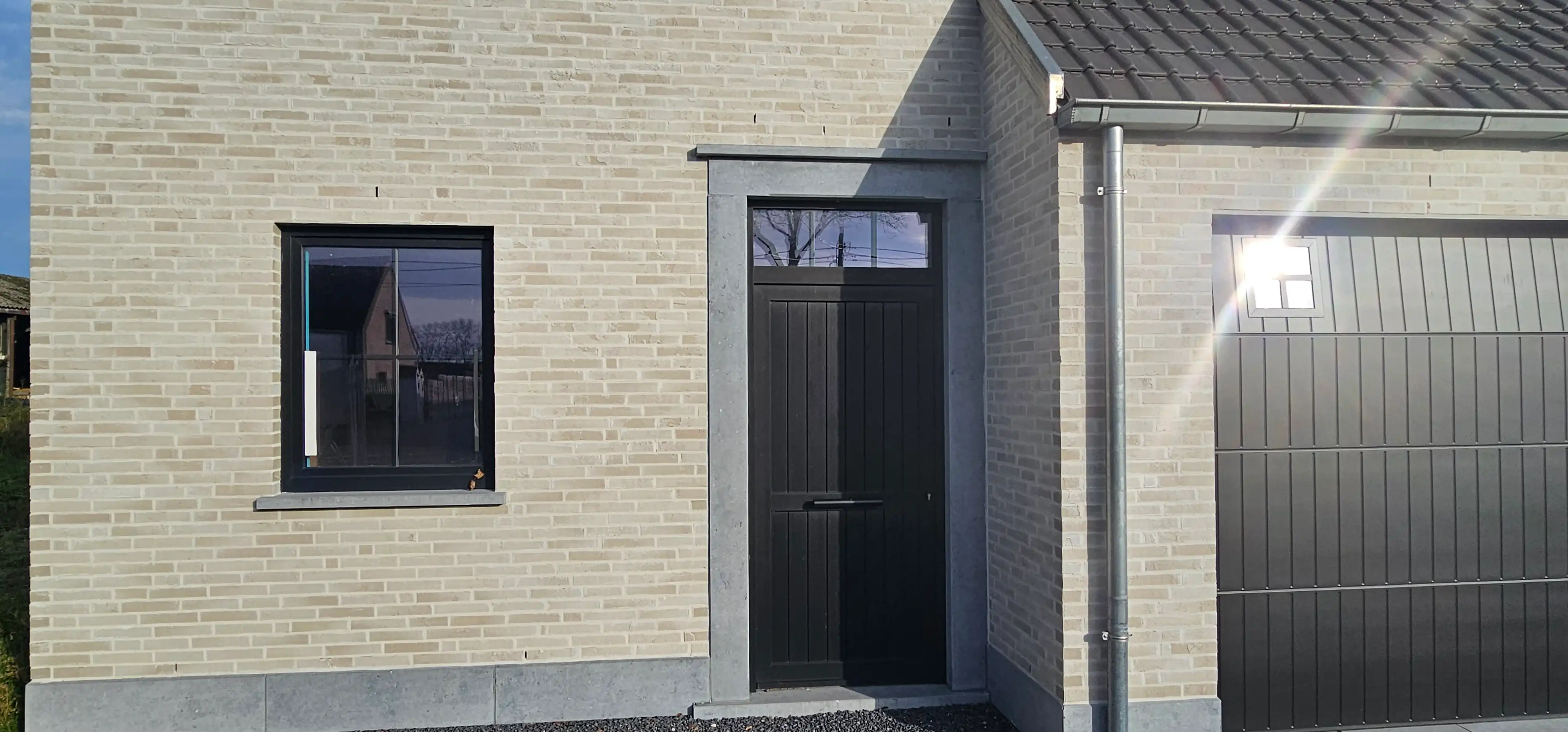 Nieuwbouw halfopen woning met loods op landelijke locatie foto 5