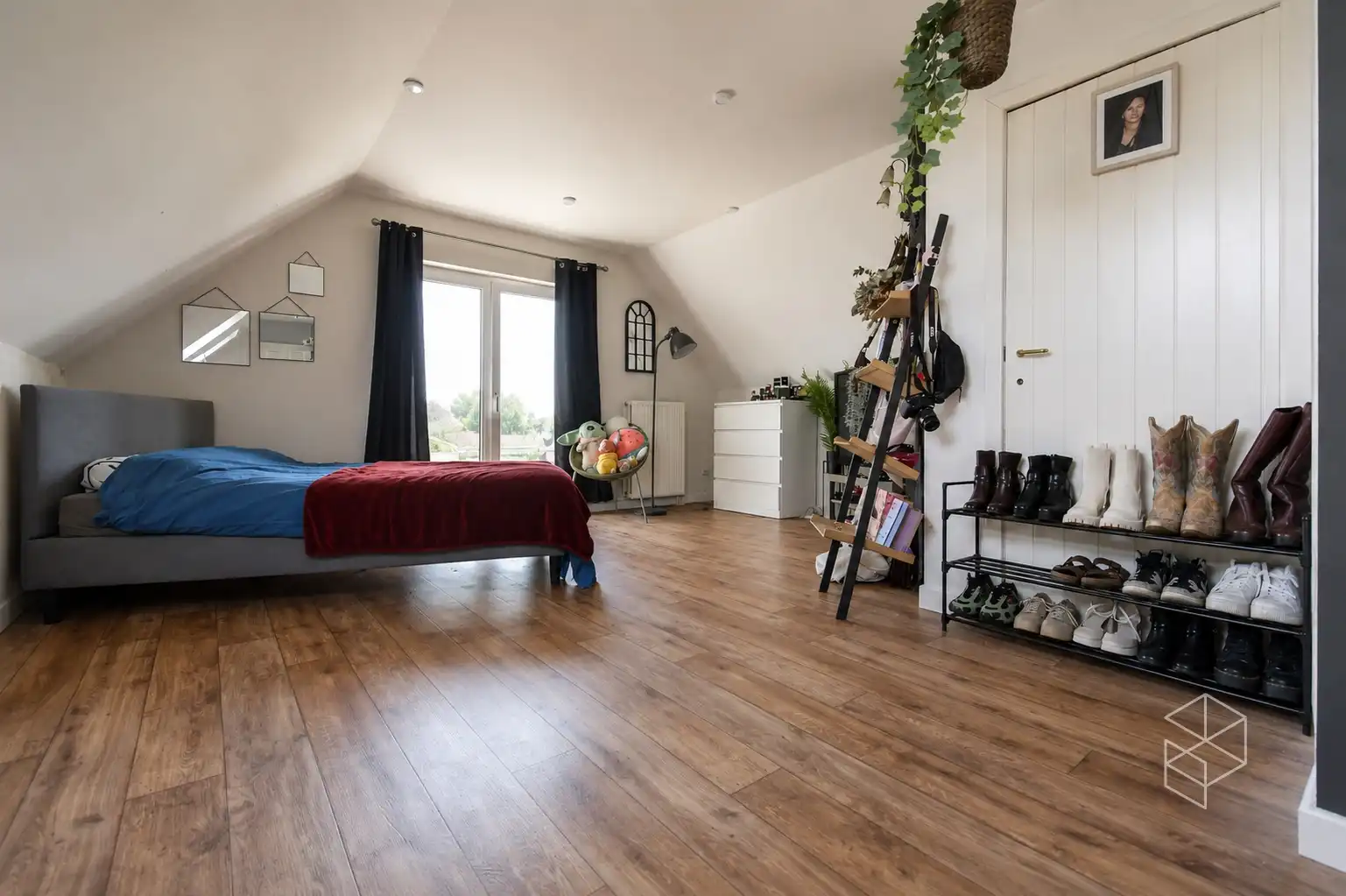 Ruime gezinswoning met 4 slpks en volwaardig polyvalent bijgebouw en grote tuin foto 17