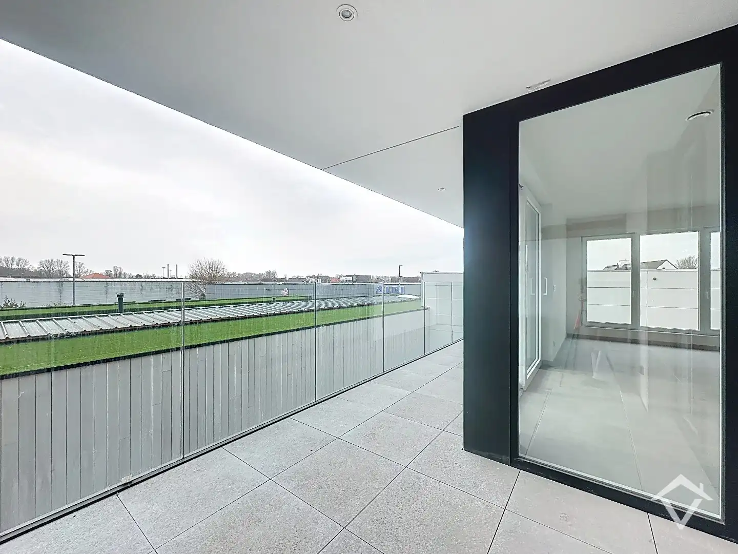 Wonen nabij jachthaven en zee - ruim appartement met terras en drie slaapkamers foto 9