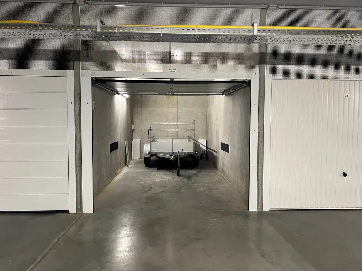 Ruime gesloten garagebox centraal gelegen te Duinenwater foto 3