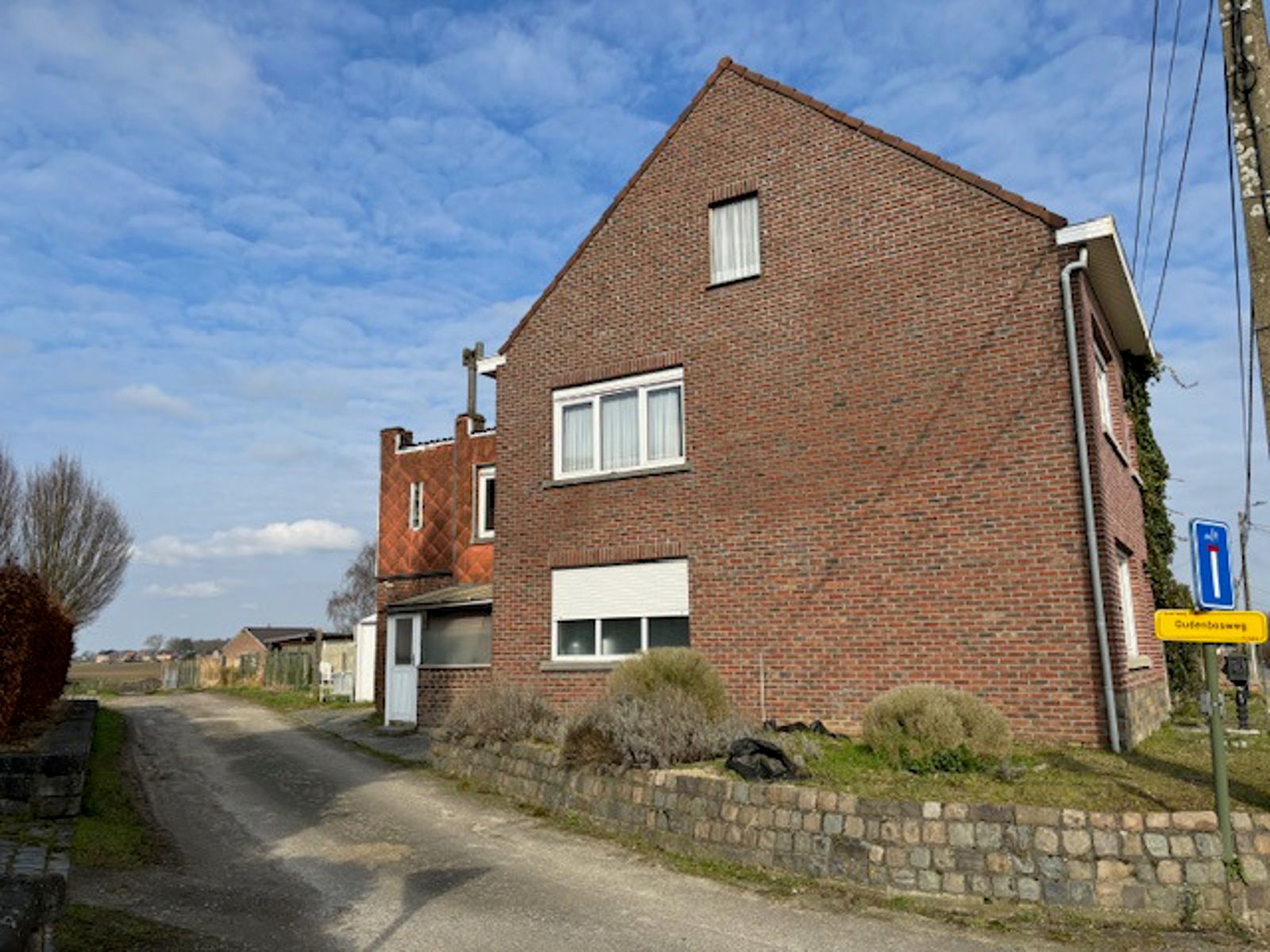 Hoekwoning met tuin en garage foto 3