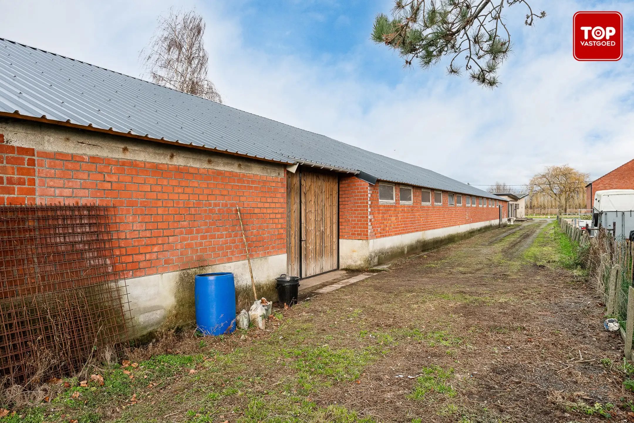 Te renoveren woning met enorme loods foto 27