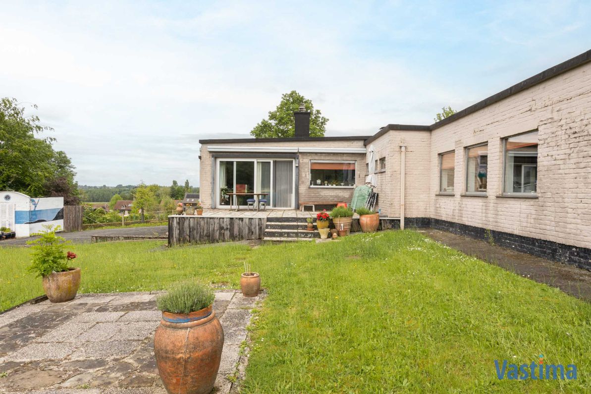 Modernistische Villa met zwembad in een oase van groen foto 10