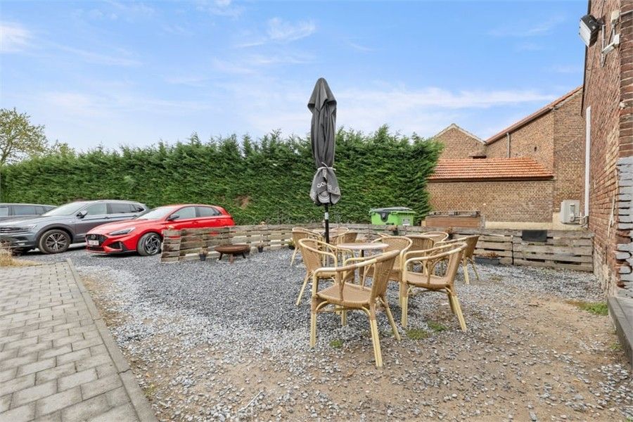 HANDELSHUIS MET PARKING OP EEN TOPLOCATIE IN LINTER foto 20