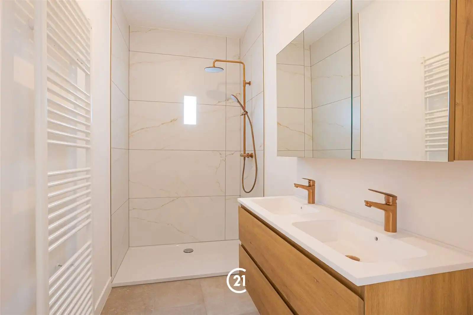 Gerenoveerde woning in centrum Zottegem. foto 6