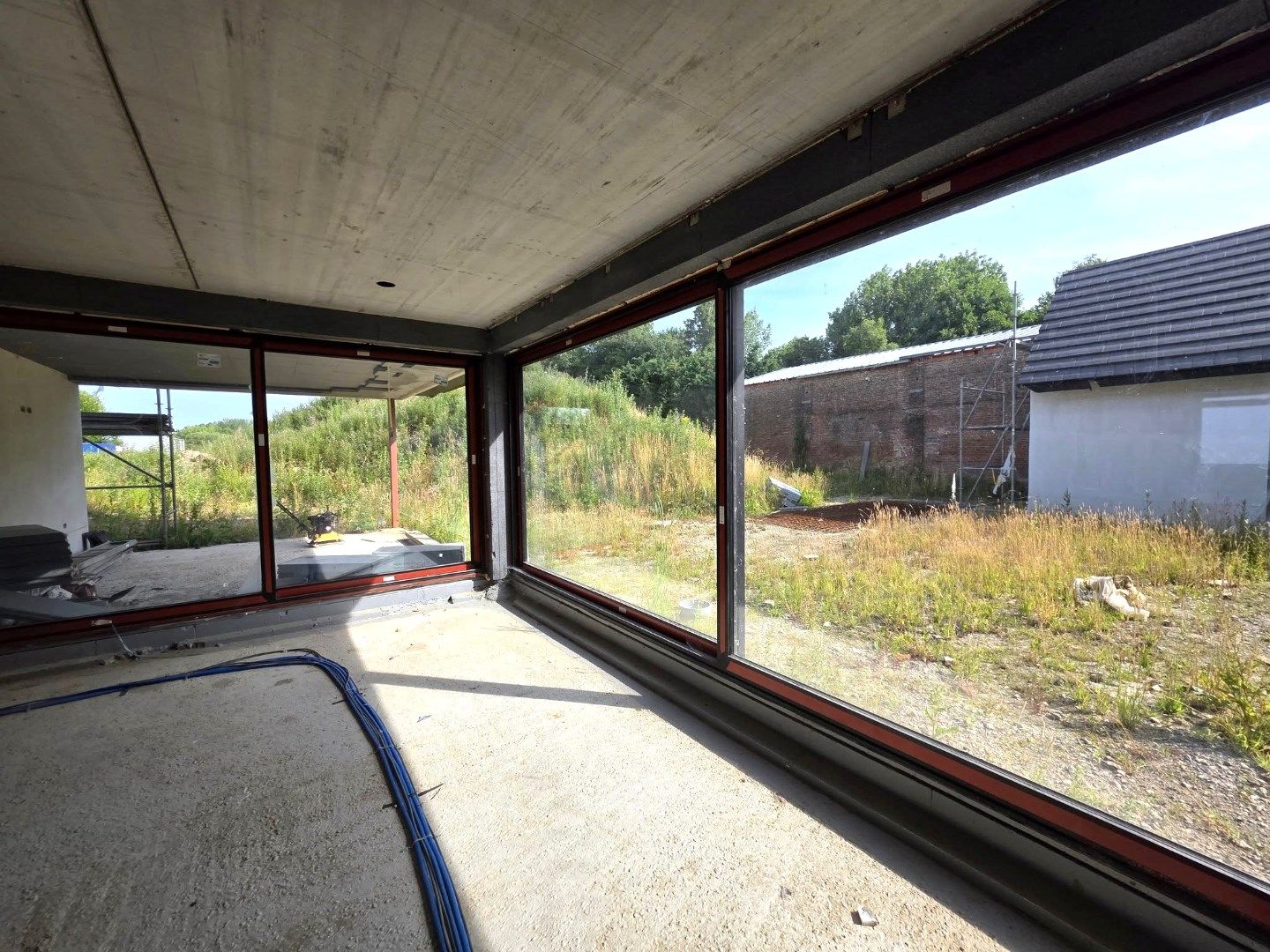 Ruime nieuwbouwvilla + hangar. foto 8