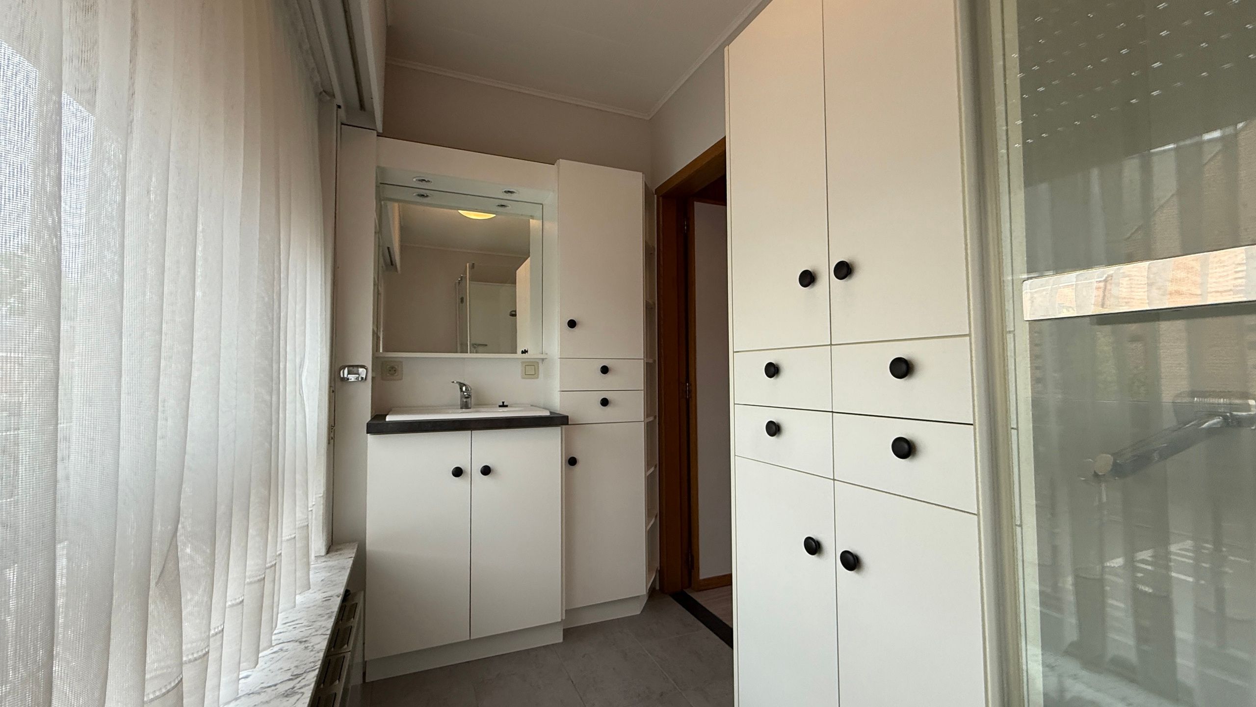 Goedgelegen woning met handelsruimte foto 14