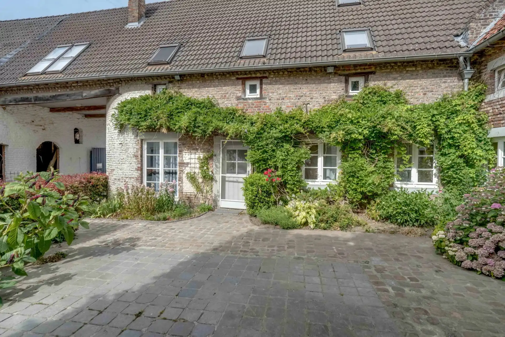 Karaktervolle vierkantshoeve met ruime binnenkoer foto 14