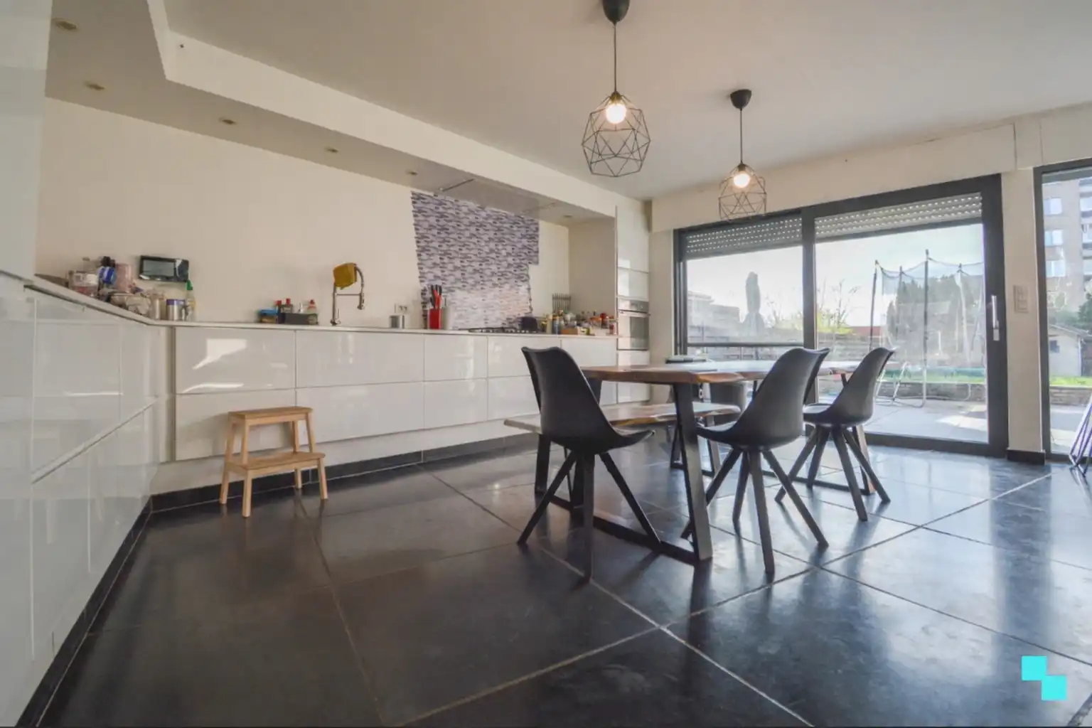 Verrassend ruime gezinswoning in hartje Roeselare foto 3