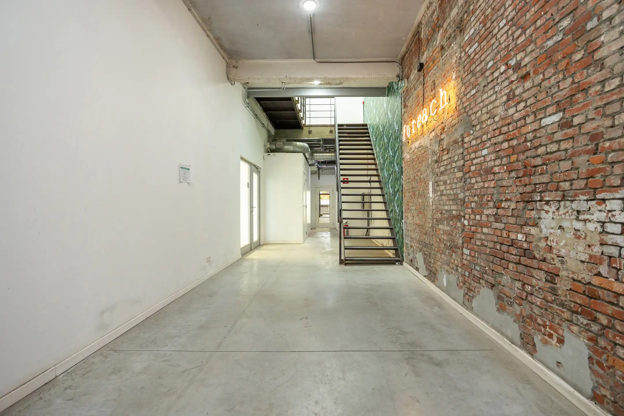 Karaktervol kantoor te koop te Merksem foto 3