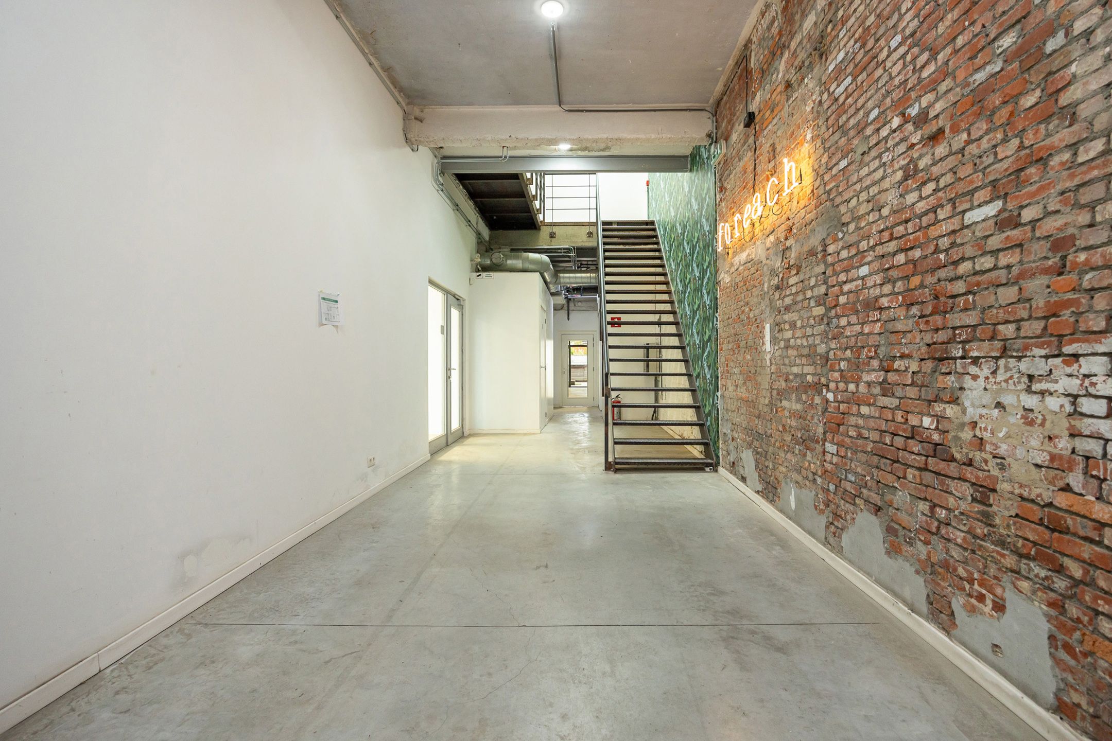 Karaktervol kantoor te koop te Merksem foto 3